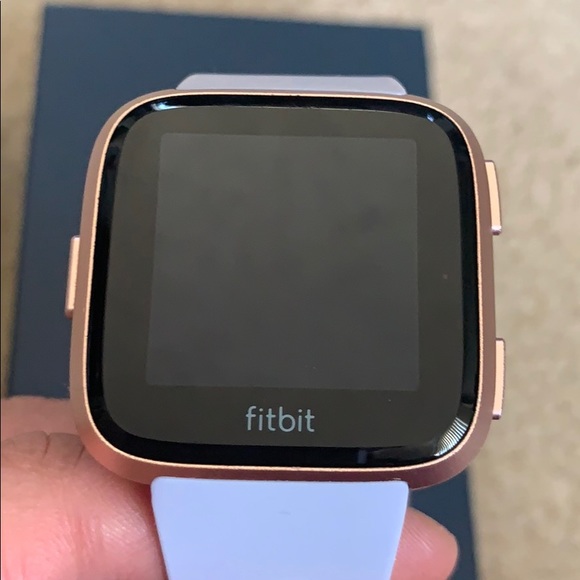 Fitbit Versa - Picture 2 of 12